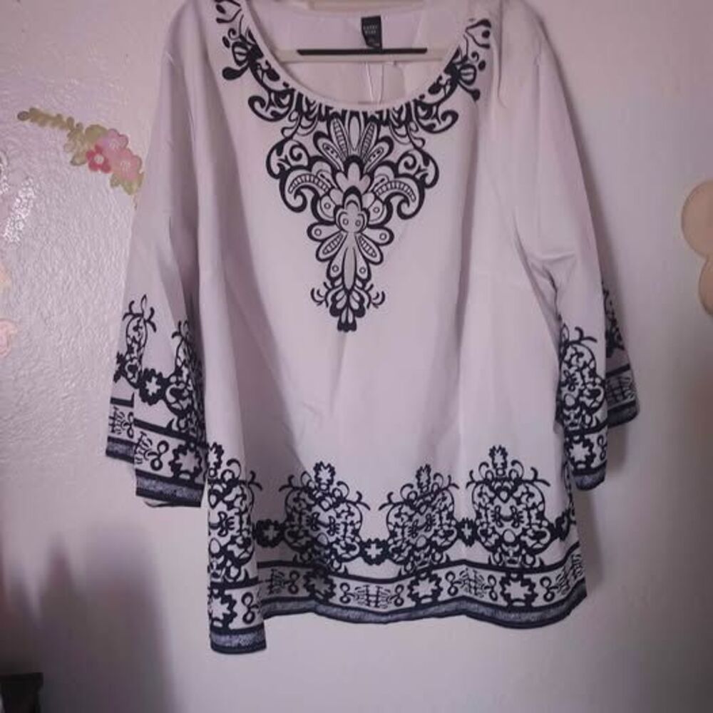 Emery Rose White and Navy Blue Embroidered Tunic Top 4XL
